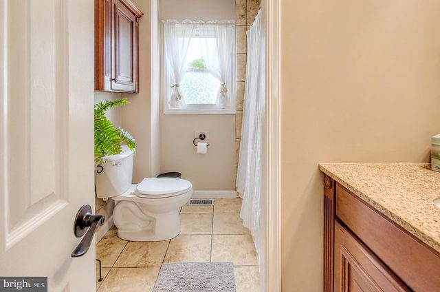 410 LARCHMONT DR, Delanco, NJ 08075