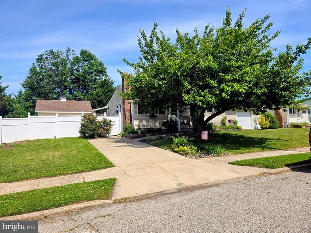 410 LARCHMONT DR, Delanco, NJ 08075