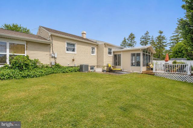 410 LARCHMONT DR, Delanco, NJ 08075