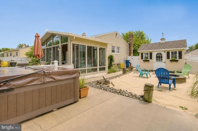 410 LARCHMONT DR, Delanco, NJ 08075