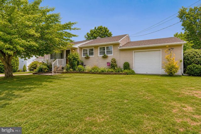 410 LARCHMONT DR, Delanco, NJ 08075