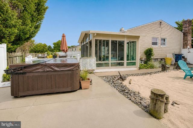 410 LARCHMONT DR, Delanco, NJ 08075