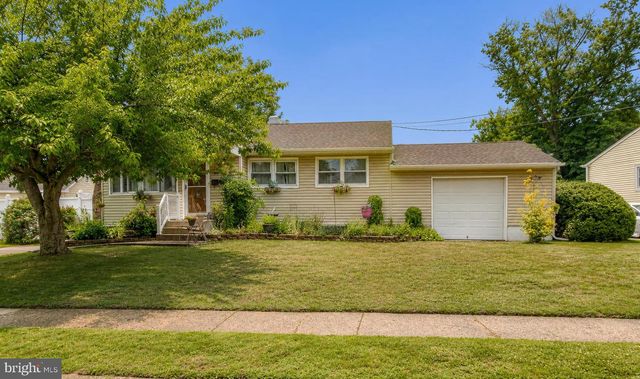 410 LARCHMONT DR, Delanco, NJ 08075