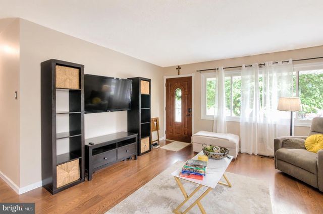410 LARCHMONT DR, Delanco, NJ 08075