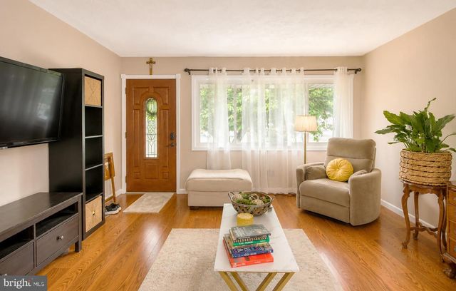 410 LARCHMONT DR, Delanco, NJ 08075