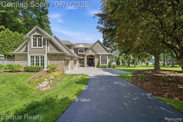 4312 Sashabaw Road, Waterford, MI 48329