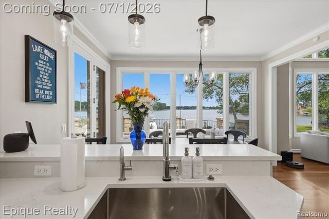 4312 Sashabaw Road, Waterford, MI 48329