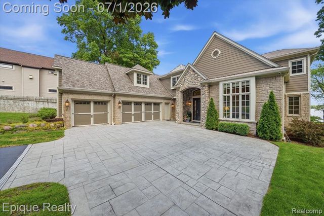4312 Sashabaw Road, Waterford, MI 48329