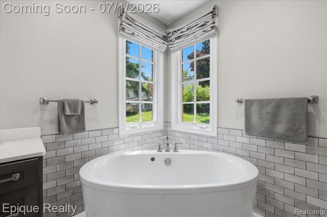 4312 Sashabaw Road, Waterford, MI 48329