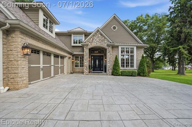 4312 Sashabaw Road, Waterford, MI 48329