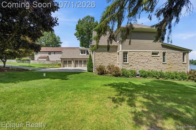 4312 Sashabaw Road, Waterford, MI 48329