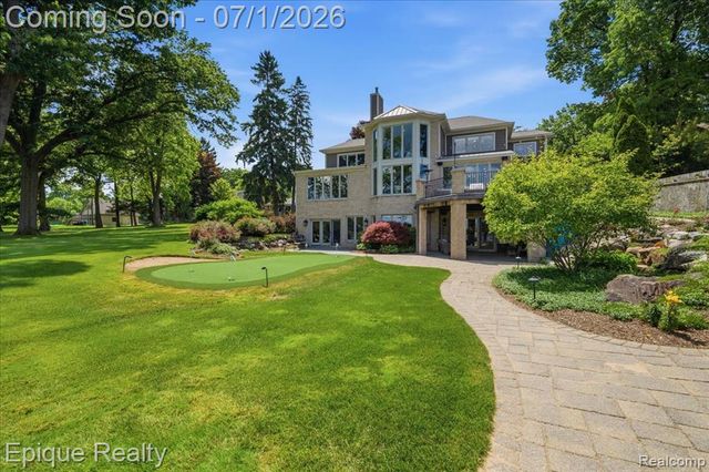4312 Sashabaw Road, Waterford, MI 48329
