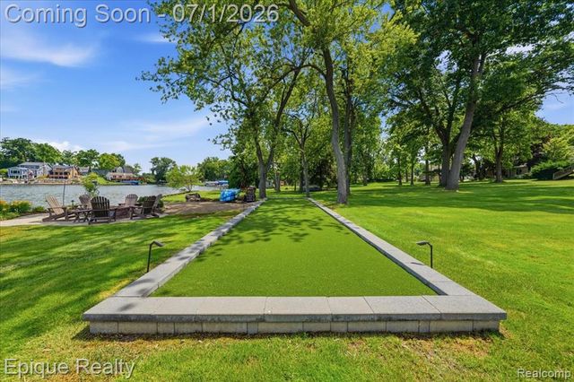 4312 Sashabaw Road, Waterford, MI 48329