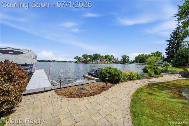 4312 Sashabaw Road, Waterford, MI 48329
