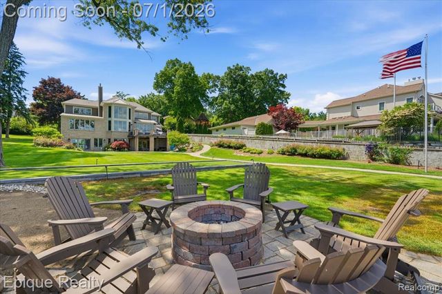 4312 Sashabaw Road, Waterford, MI 48329