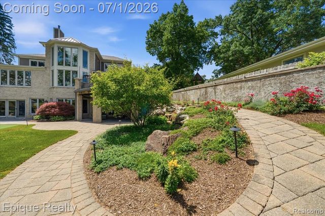 4312 Sashabaw Road, Waterford, MI 48329