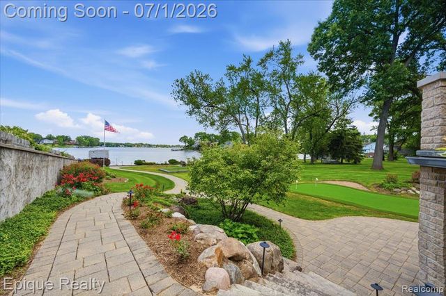 4312 Sashabaw Road, Waterford, MI 48329