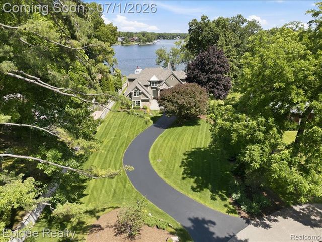 4312 Sashabaw Road, Waterford, MI 48329
