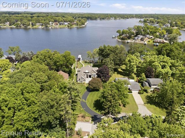 4312 Sashabaw Road, Waterford, MI 48329