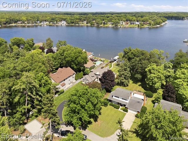 4312 Sashabaw Road, Waterford, MI 48329