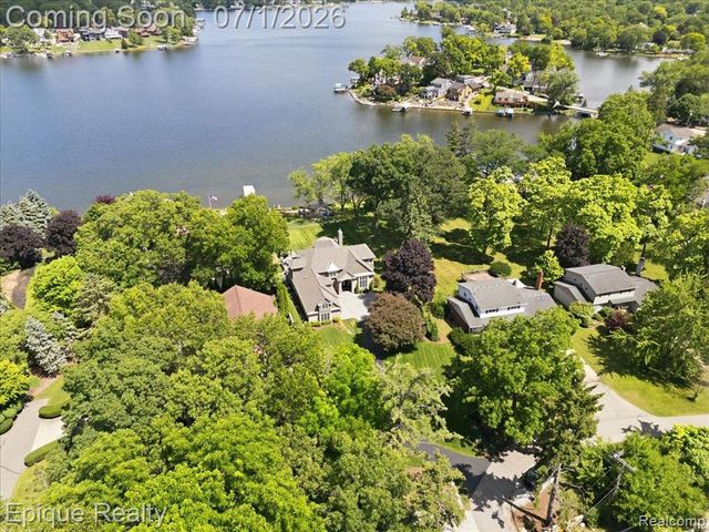 4312 Sashabaw Road, Waterford, MI 48329