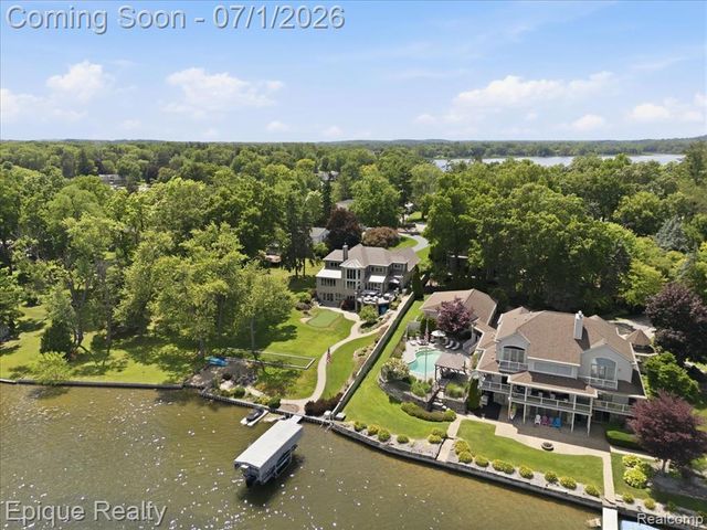 4312 Sashabaw Road, Waterford, MI 48329