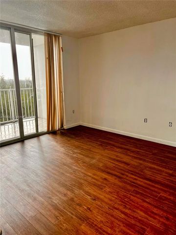 1300 NE Miami Gardens Drive 1001E, Miami, FL 33179