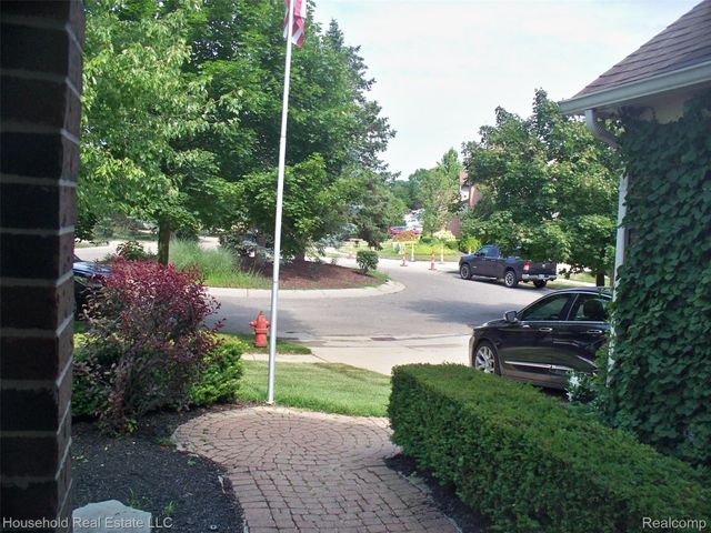 2933 Augusta Drive, Commerce Charter Township, MI 48382