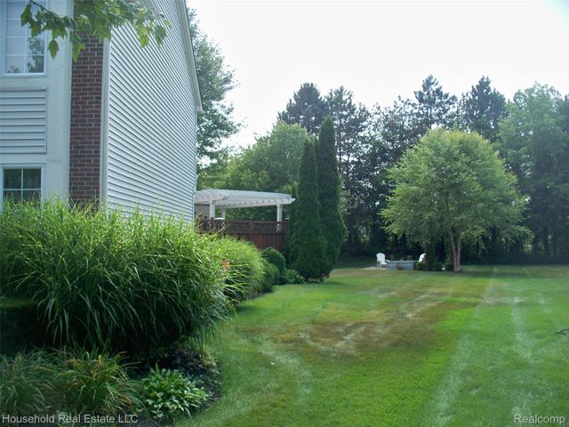 2933 Augusta Drive, Commerce Charter Township, MI 48382