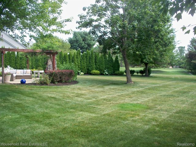 2933 Augusta Drive, Commerce Charter Township, MI 48382