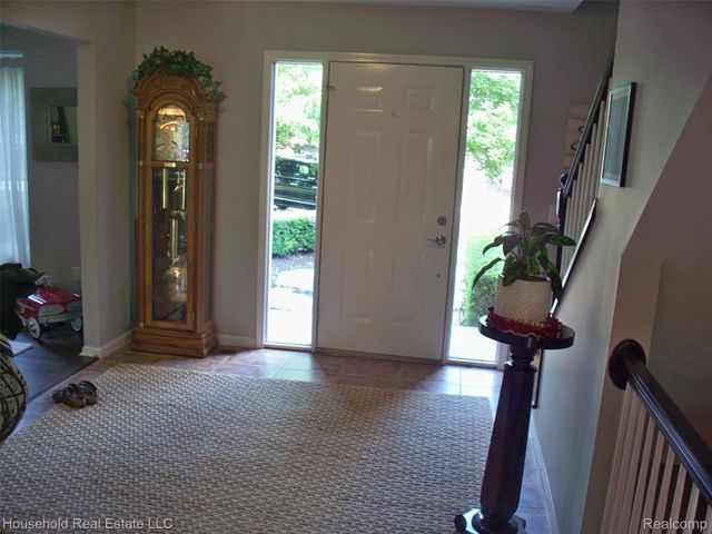 2933 Augusta Drive, Commerce Charter Township, MI 48382