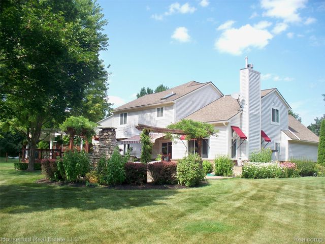 2933 Augusta Drive, Commerce Charter Township, MI 48382