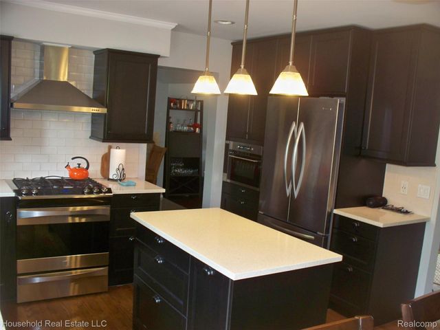 2933 Augusta Drive, Commerce Charter Township, MI 48382