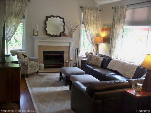 2933 Augusta Drive, Commerce Charter Township, MI 48382