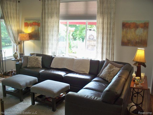 2933 Augusta Drive, Commerce Charter Township, MI 48382