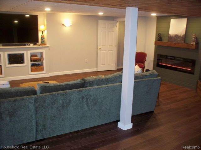 2933 Augusta Drive, Commerce Charter Township, MI 48382