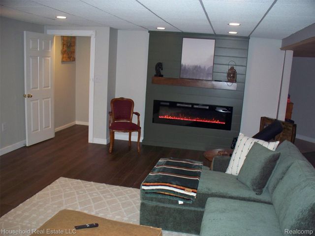 2933 Augusta Drive, Commerce Charter Township, MI 48382