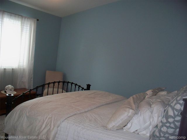 2933 Augusta Drive, Commerce Charter Township, MI 48382