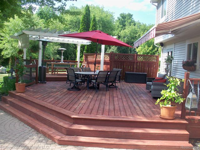 2933 Augusta Drive, Commerce Charter Township, MI 48382
