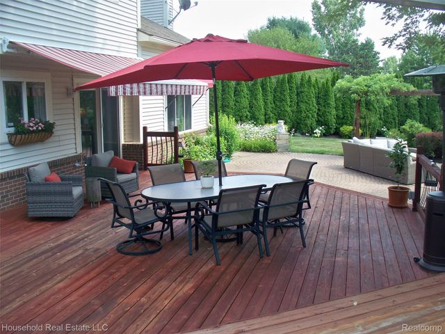 2933 Augusta Drive, Commerce Charter Township, MI 48382