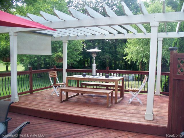 2933 Augusta Drive, Commerce Charter Township, MI 48382