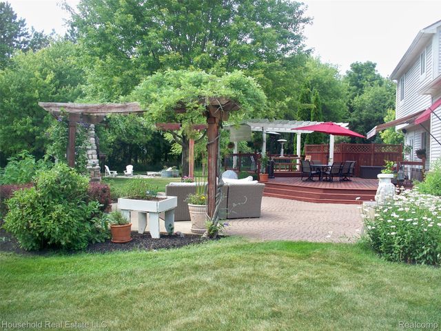 2933 Augusta Drive, Commerce Charter Township, MI 48382