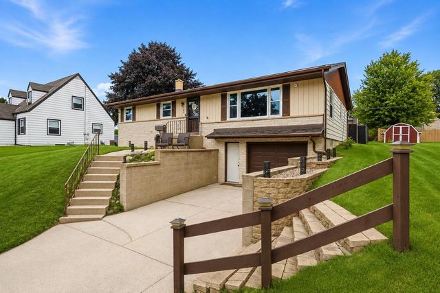 303 S 16th AVENUE, West Bend, WI 53095