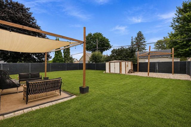 303 S 16th AVENUE, West Bend, WI 53095