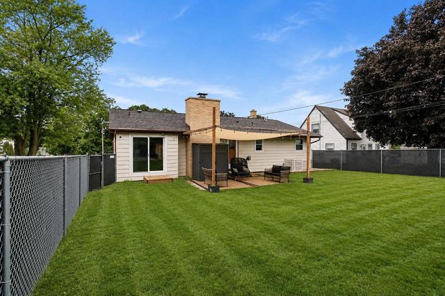 303 S 16th AVENUE, West Bend, WI 53095