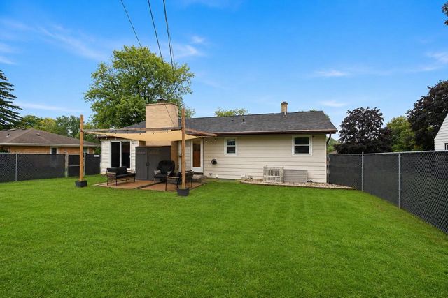 303 S 16th AVENUE, West Bend, WI 53095