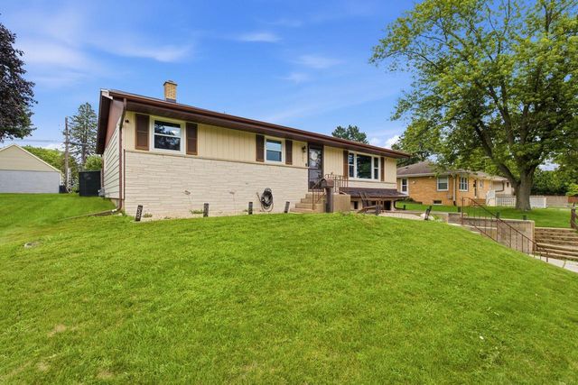 303 S 16th AVENUE, West Bend, WI 53095