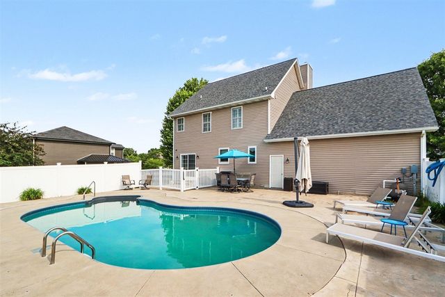 7195 Kendall Arbor Avenue, Kalamazoo, MI 49009