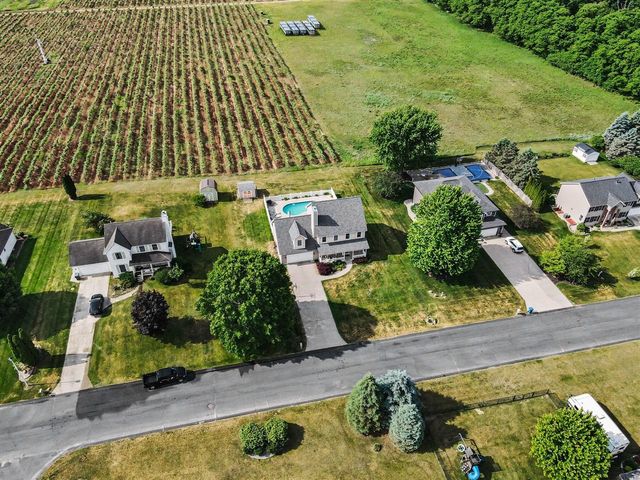 7195 Kendall Arbor Avenue, Kalamazoo, MI 49009