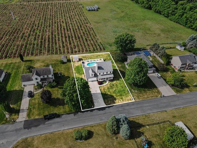 7195 Kendall Arbor Avenue, Kalamazoo, MI 49009